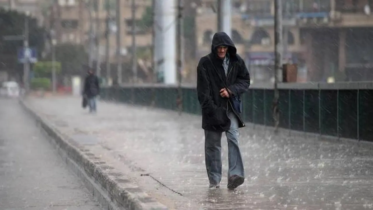 تحذير لـ 4 محافظات.. تقلبات جوية ترفع درجات الحرارة وفرص سقوط الأمطار غداً